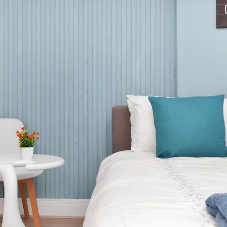 Waterside 4 Bed Apartment Londra Esterno foto