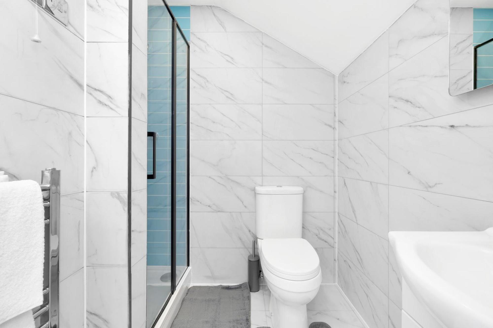 Waterside 4 Bed Apartment Londra Esterno foto