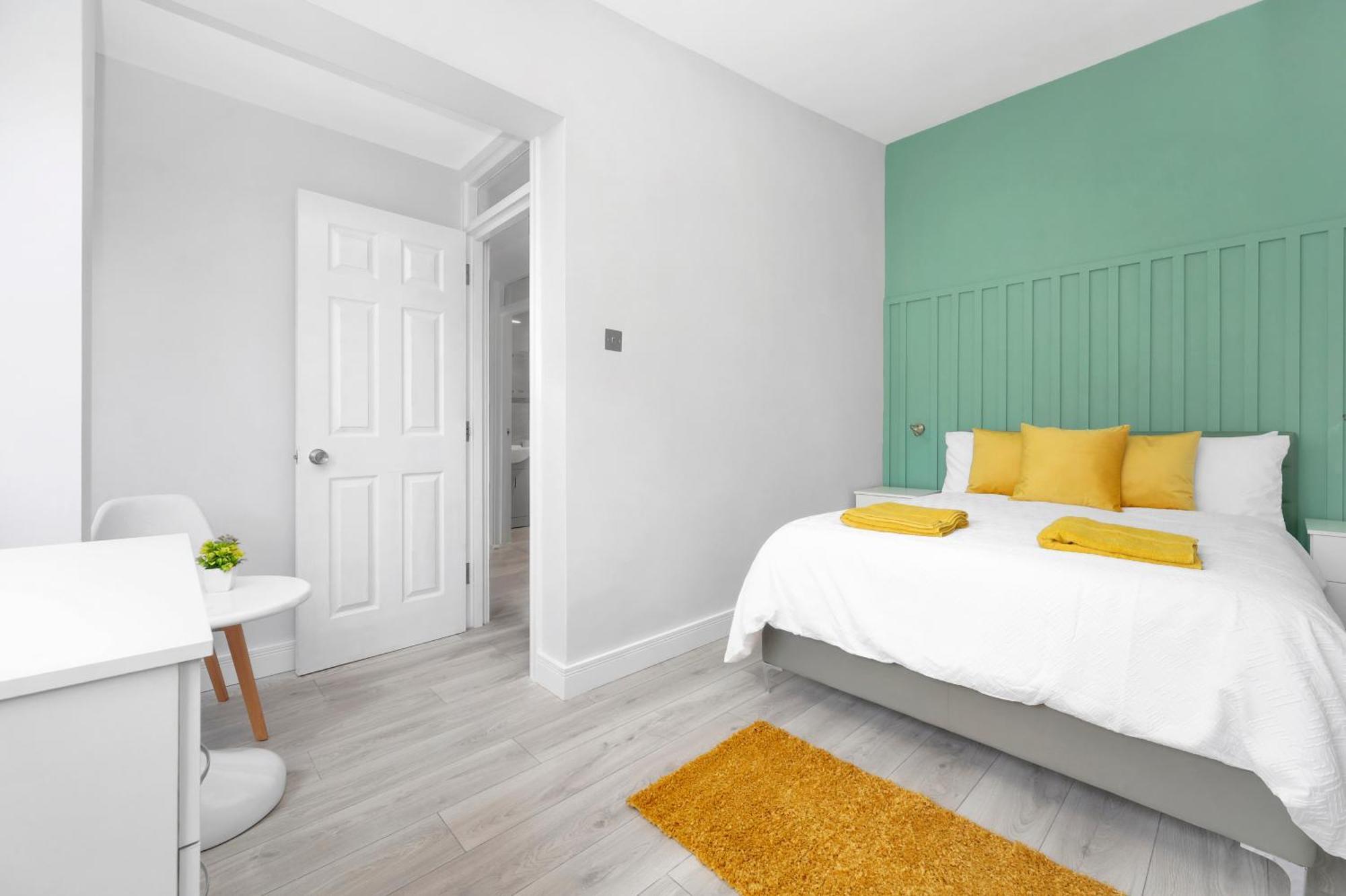 Waterside 4 Bed Apartment Londra Esterno foto