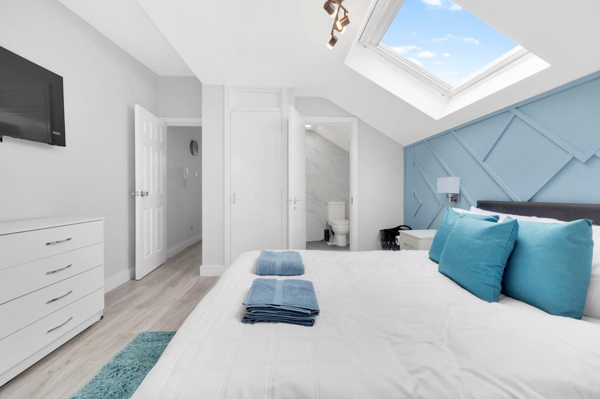 Waterside 4 Bed Apartment Londra Esterno foto