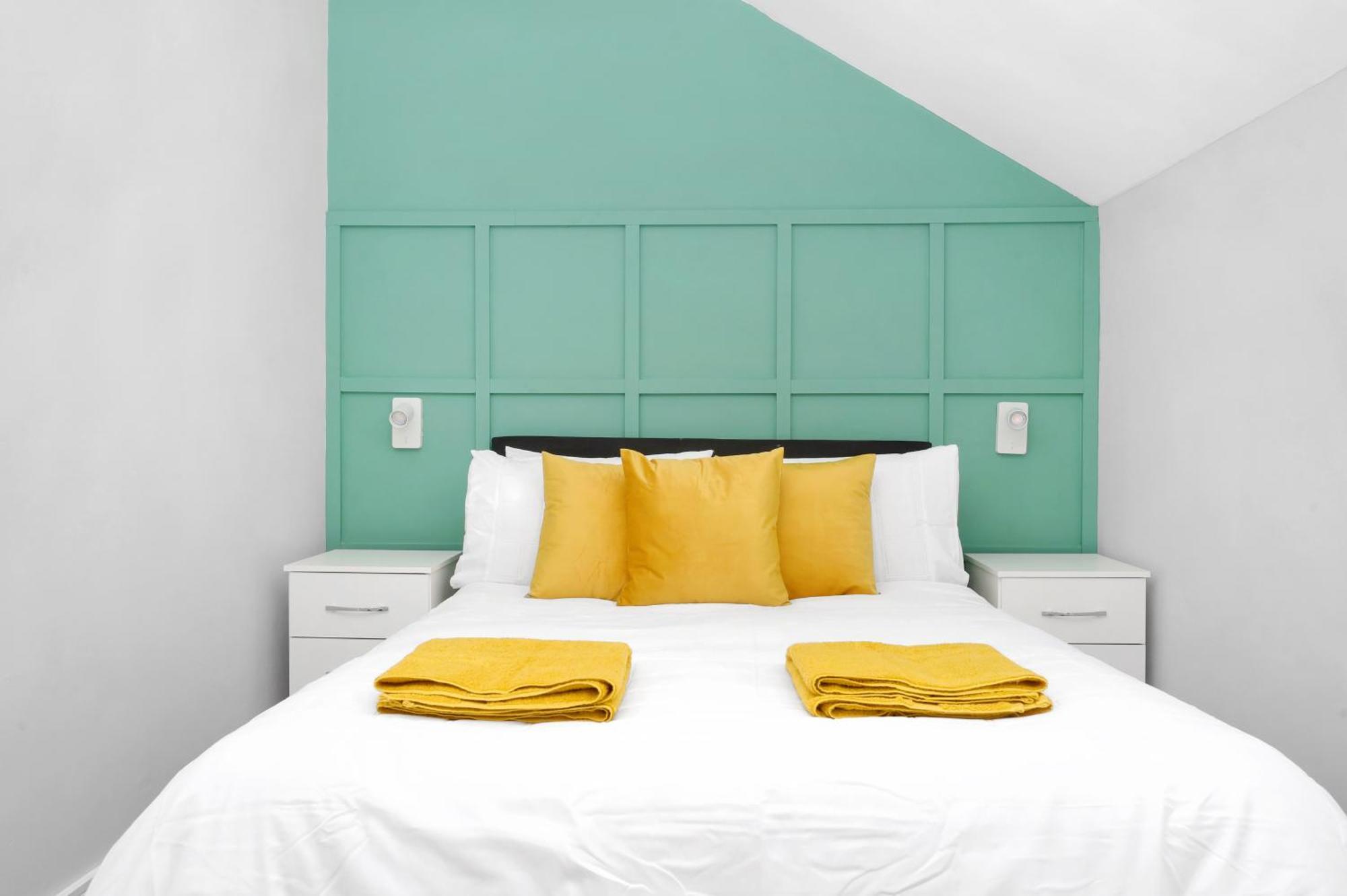 Waterside 4 Bed Apartment Londra Esterno foto