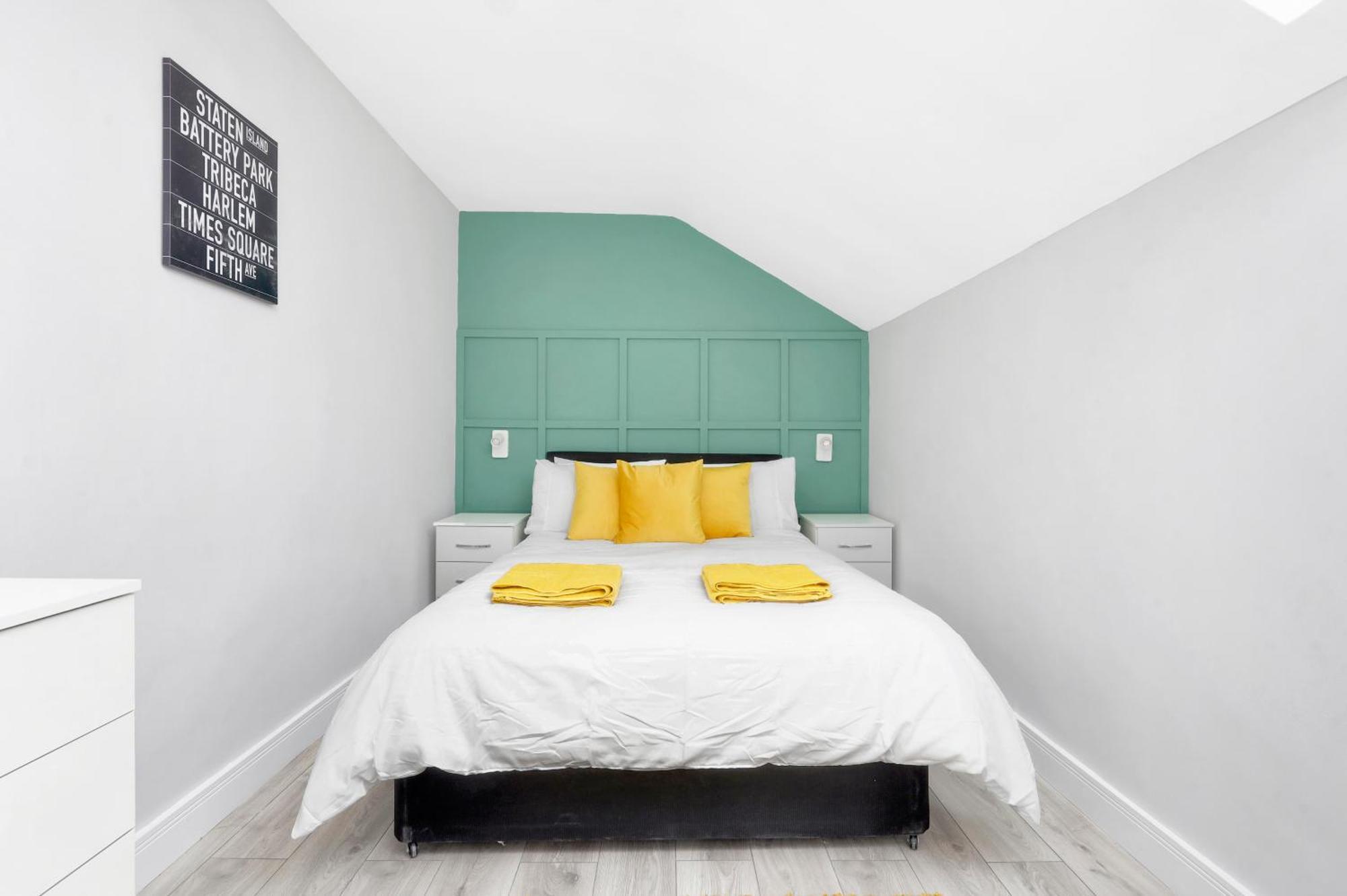 Waterside 4 Bed Apartment Londra Esterno foto