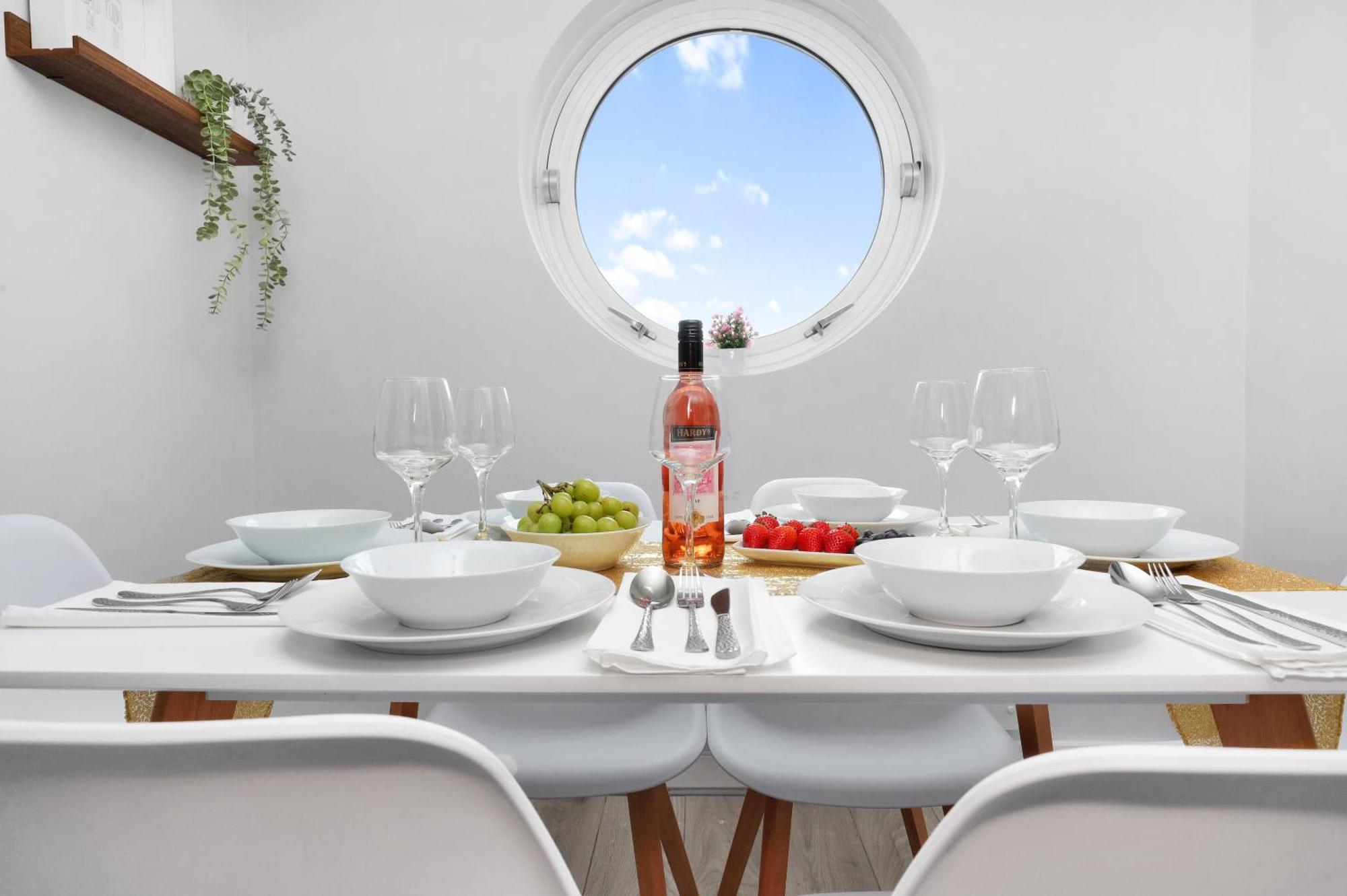 Waterside 4 Bed Apartment Londra Esterno foto