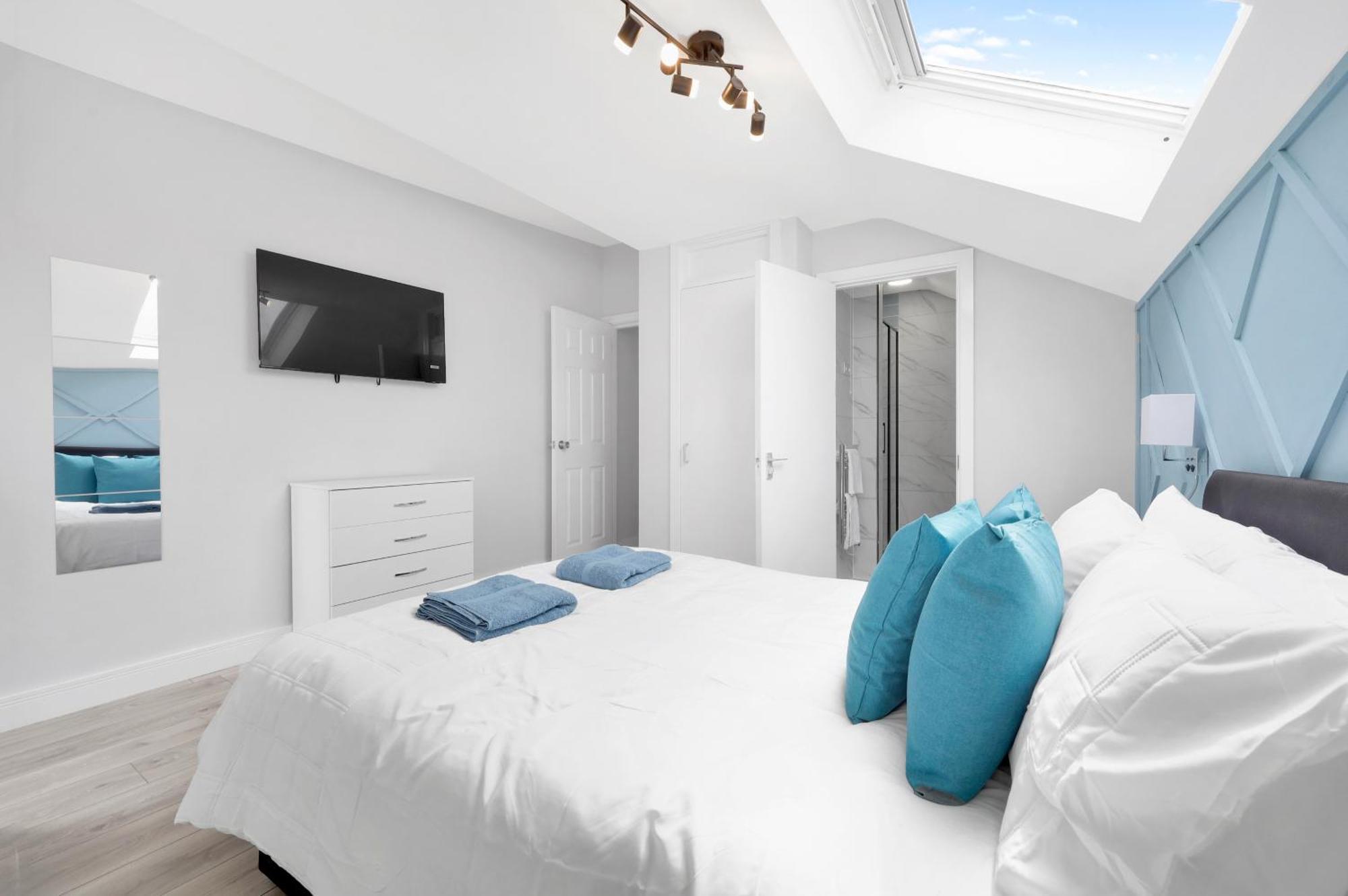 Waterside 4 Bed Apartment Londra Esterno foto