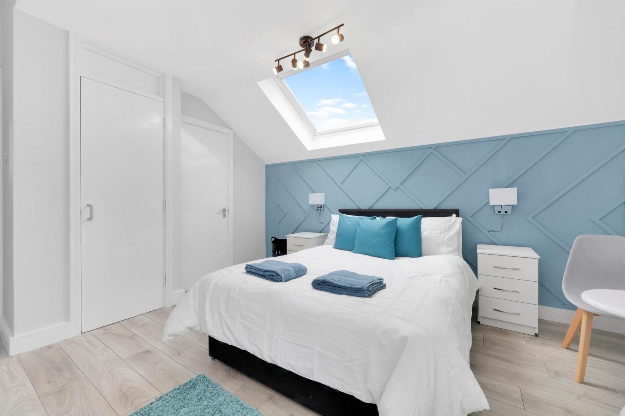 Waterside 4 Bed Apartment Londra Esterno foto