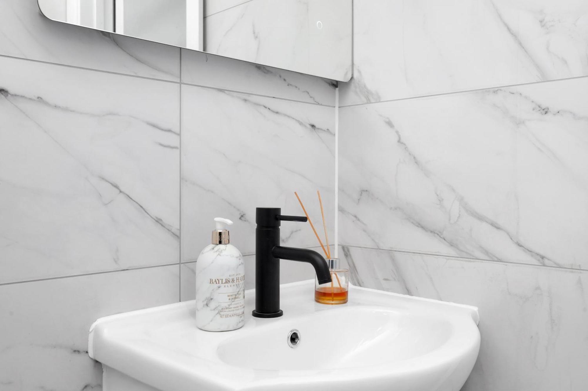 Waterside 4 Bed Apartment Londra Esterno foto
