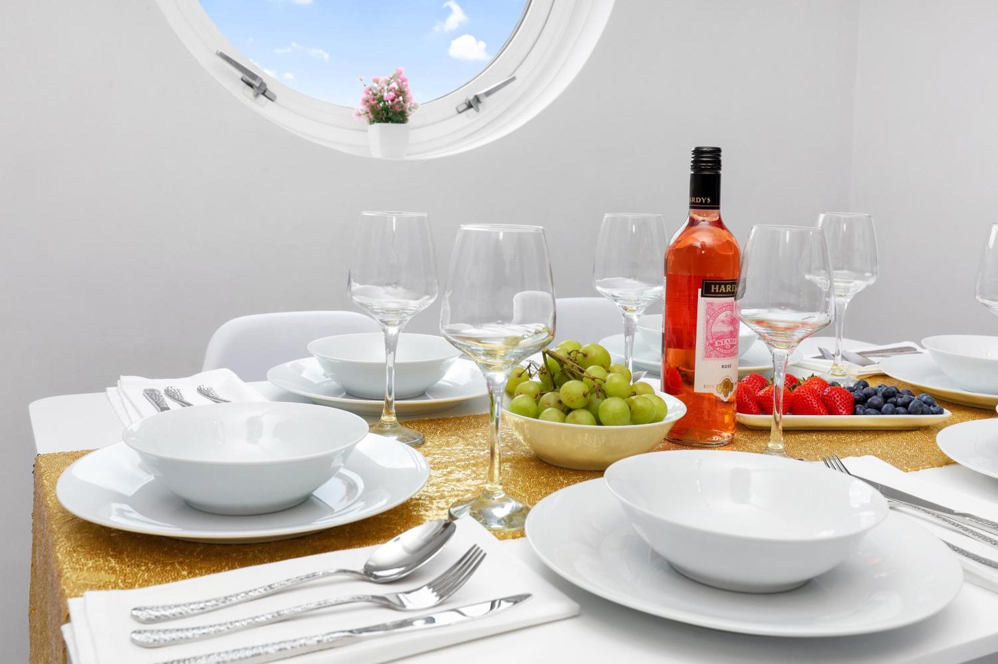 Waterside 4 Bed Apartment Londra Esterno foto