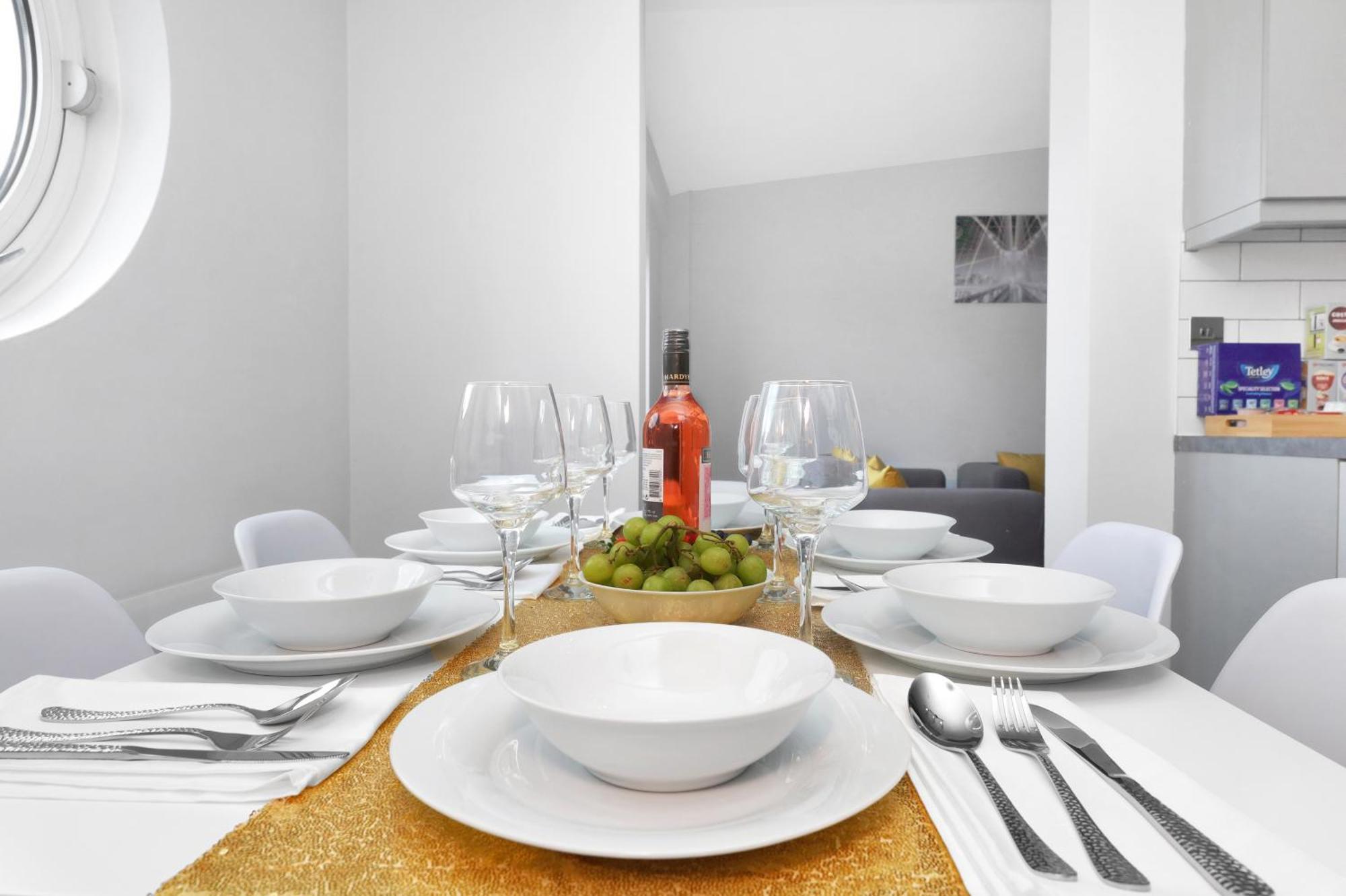 Waterside 4 Bed Apartment Londra Esterno foto