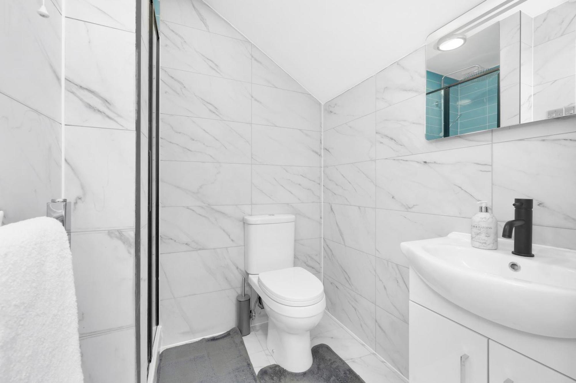 Waterside 4 Bed Apartment Londra Esterno foto